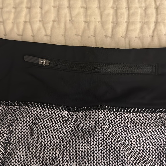 Lululemon tennis skirt size 4 - Picture 4 of 6